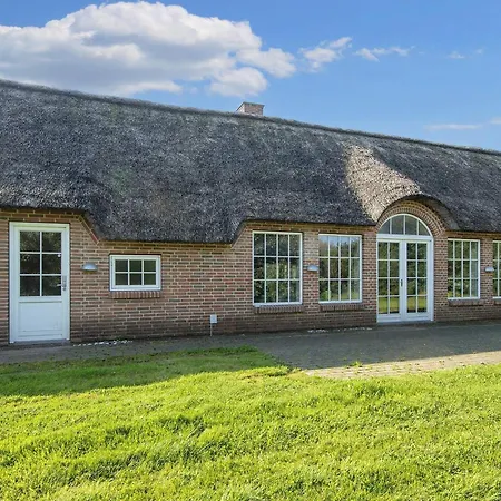 Luxury Pool House Near Sea - By Traum Σπίτι διακοπών