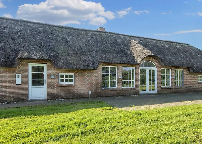 Luxury Pool House Near Sea - By Traum Σπίτι διακοπών